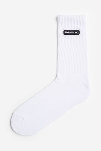 Socken mit Motiv Weiß/Formula 1 in Größe 40/42. Farbe: White/formula - H&M - Modalova