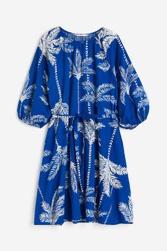 Kleid mit Bindegürtel Knallblau/Palmen, Alltagskleider in Größe XS. Farbe: - H&M - Modalova