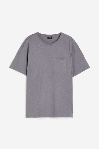 T-Shirt mit Tasche Regular Fit Dunkelgraumeliert in Größe XS. Farbe: - H&M - Modalova