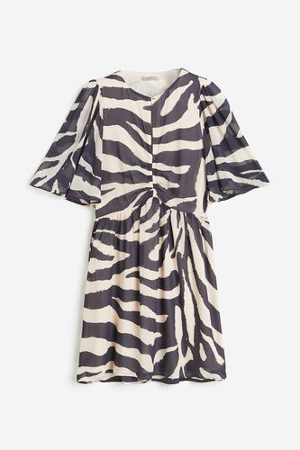 Kleid mit Butterfly-Ärmeln Hellbeige/Zebraprint, Alltagskleider in Größe XXL. Farbe: - H&M - Modalova