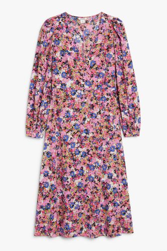 Langärmeliges Kleid mit V-Ausschnitt Bunte Blumen, Alltagskleider in Größe 36. Farbe: - Monki - Modalova