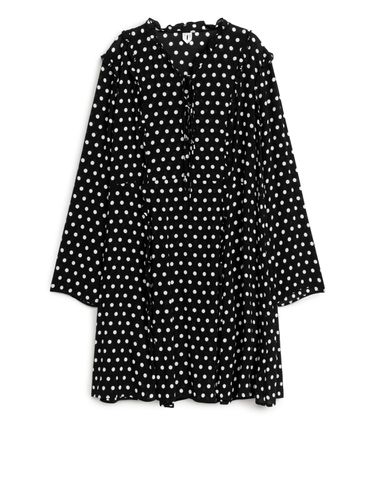 Kleid in A-Linie mit Rüschen Schwarz, Alltagskleider Größe 38. Farbe: - Arket - Modalova
