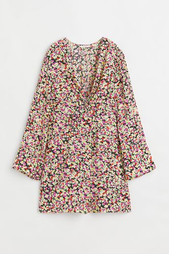 Kleid mit Knotendetail Rosa/Geblümt, Alltagskleider in Größe XL. Farbe: - H&M - Modalova
