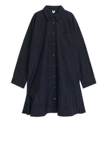 Hemdkleid mit Schößchen Dunkelblau, Alltagskleider in Größe 32. Farbe: - Arket - Modalova