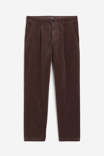 Cordhose Regular Fit Braun, Chinohosen in Größe W 31. Farbe: - H&M - Modalova