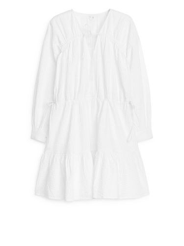 Gestuftes Seersucker-Kleid Weiß, Alltagskleider in Größe 34. Farbe: - Arket - Modalova