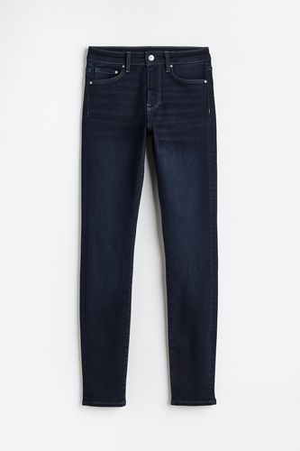Shaping Skinny Regular Jeans Dunkelblau in Größe 32. Farbe: - H&M - Modalova