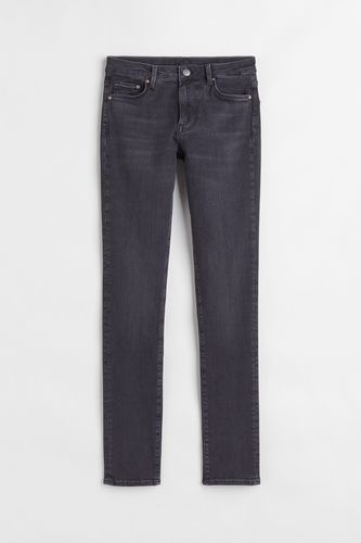 Shaping Skinny Regular Jeans Schwarz in Größe 32. Farbe: - H&M - Modalova