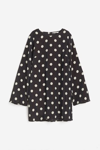 Kleid aus Crinklestoff Schwarz/Gepunktet, Alltagskleider in Größe M. Farbe: - H&M - Modalova