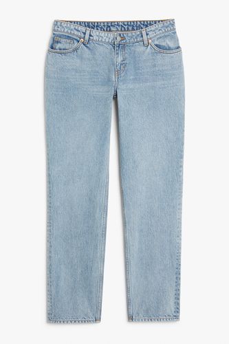 Tief sitzende, gerade mittelblaue Jeans Moop Mittelblau, Straight in Größe 36/32. Farbe: - Monki - Modalova