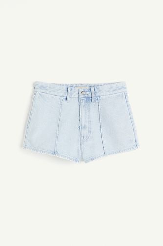 Minishorts aus Denim mit Bügelfalten Helles Denimblau in Größe 40. Farbe: - H&M - Modalova