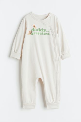 Schlafanzug mit Umschlagbündchen Hellgreige/Löwen, Pyjamas in Größe 50. Farbe: - H&M - Modalova
