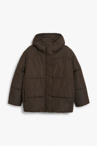 Wattierte Oversize-Jacke mit Kapuze Dunkelbraun, Jacken in Größe XL. Farbe: - Monki - Modalova