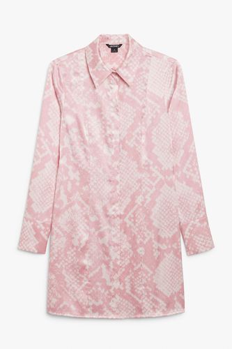 Langärmliges Shift Dress aus Satin Rosa Schlangenlederoptik, Alltagskleider in Größe 46. Farbe: - Monki - Modalova