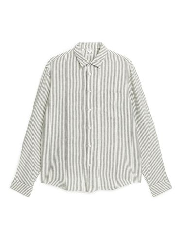 Leinenhemd mit normaler Passform khakigrün/weiß, Freizeithemden in Größe 54. Farbe: - Arket - Modalova