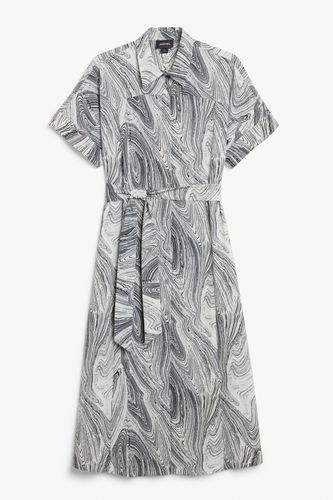 Langes Hemdkleid mit Gürtel Grauer Stein, Alltagskleider in Größe M. Farbe: - Monki - Modalova
