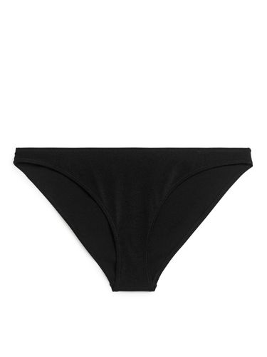 Glänzende Bikinihose mit niedrigem Bund Schwarz, Bikini-Unterteil in Größe 36. Farbe: - Arket - Modalova