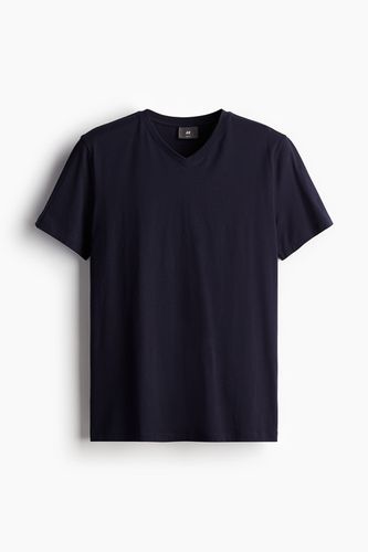 T-Shirt mit V-Ausschnitt Muscle Fit Marineblau in Größe S. Farbe: - H&M - Modalova