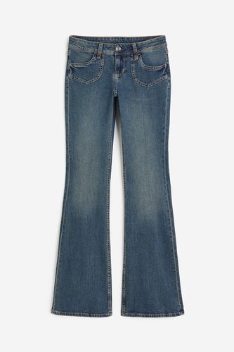 Flared Low Jeans Dunkelblau, Straight in Größe 46. Farbe: - H&M - Modalova