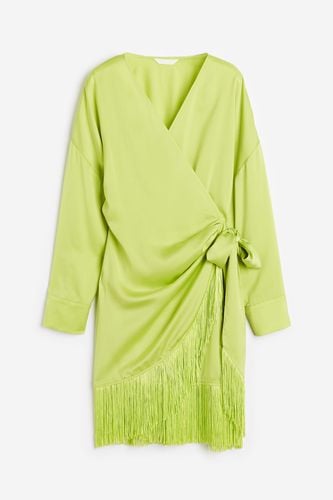 Wickelkleid aus Satin mit Fransenbesatz Limegrün, Alltagskleider in Größe L. Farbe: - H&M - Modalova