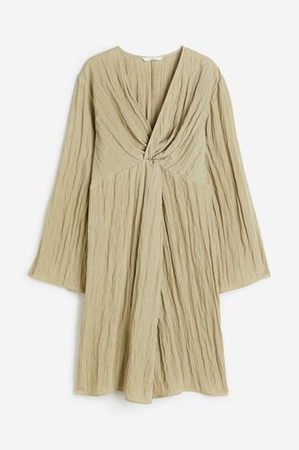 MAMA Kleid aus Crinklestoff Helles Khakigrün, Kleider in Größe XS. Farbe: - H&M - Modalova