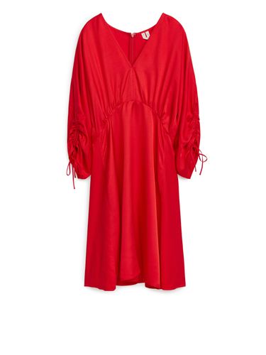 Kleid aus Lyocell-Mischung Rot, Alltagskleider in Größe 42. Farbe: - Arket - Modalova
