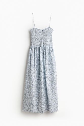 Gesmoktes Kleid Weiß/Blau geblümt, Alltagskleider in Größe XL. Farbe: - H&M - Modalova