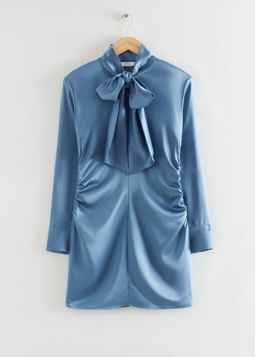 Minikleid aus Satin mit Lavallière-Ausschnitt Blauer, Alltagskleider in Größe 38. Farbe: - & Other Stories - Modalova
