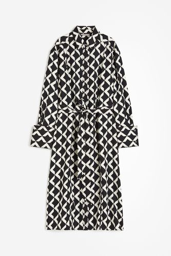 Blusenkleid mit Bindegürtel Schwarz/Weiß gemustert, Alltagskleider in Größe M. Farbe: - H&M - Modalova