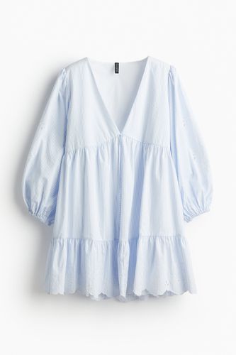Kleid mit Ballonärmeln und Broderie Anglaise Hellblau/Gestreift, Alltagskleider in Größe XS. Farbe: - H&M - Modalova