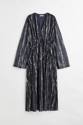 Kleid mit Raffungen Schwarz/Gemustert, Alltagskleider in Größe S. Farbe: - H&M - Modalova