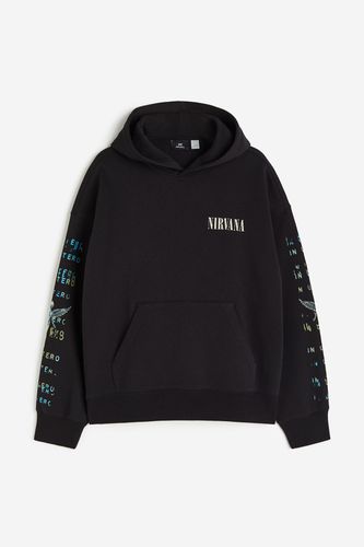 Hoodie mit Print Oversized Fit Schwarz/Nirvana, Hoodies in Größe XS. Farbe: - H&M - Modalova