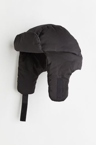 Wattierte Mütze mit Ohrenklappen Schwarz, Hut in Größe 128/146. Farbe: - H&M - Modalova