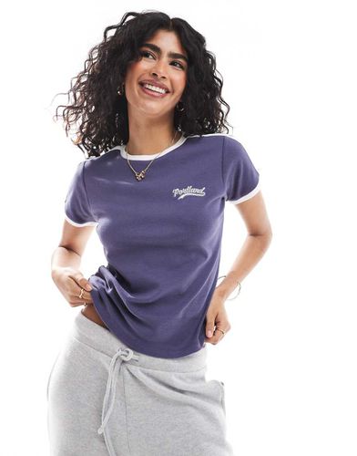 Cotton On - T-shirt comoda con scritta Portland e righe stile pilota sulla manica - Cotton:On - Modalova