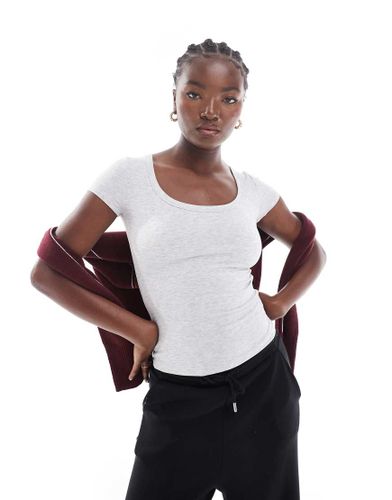 Top côtelé à manches courtes en encolure dégagée - Cotton On - Modalova