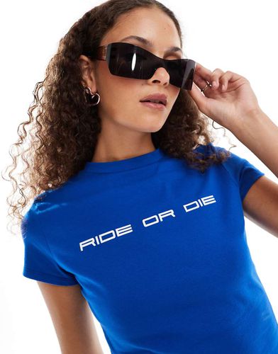 T-shirt mini aderente con grafica "Ride Or Die" - Collusion - Modalova