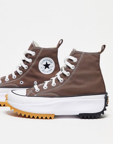 Run Star Hike Hi - Sneakers alte marroni - Converse - Modalova