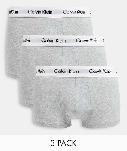 Confezione da 3 paia di boxer aderenti a vita bassa con elastico in vita con logo grigi - Calvin Klein - Modalova