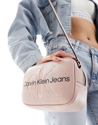 Camera bag strutturata chiaro - Calvin Klein Jeans - Modalova