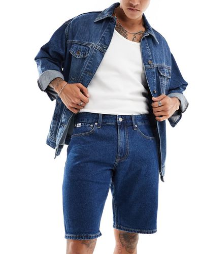 Pantaloncini di jeans regular lavaggio scuro - Calvin Klein Jeans - Modalova