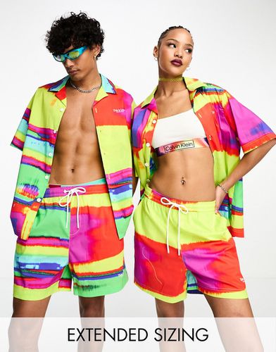 Pride - Pantaloncini unisex con stampa in coordinato - Calvin Klein Jeans - Modalova
