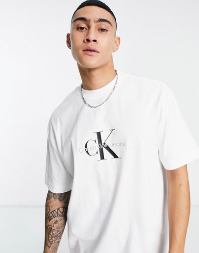 T-shirt oversize bianca con logo con monogramma sul petto - Calvin Klein Jeans - Modalova