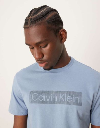 T-shirt azzurro con logo in riquadro a righe - Calvin Klein - Modalova