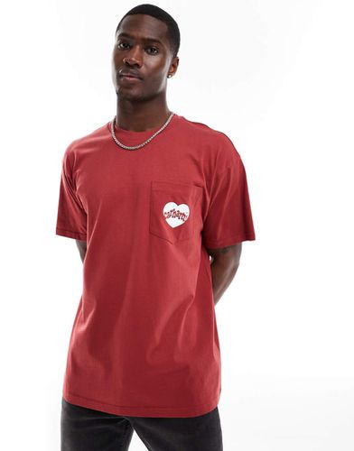 Amour - T-shirt rossa con cuore sulla tasca - Carhartt WIP - Modalova