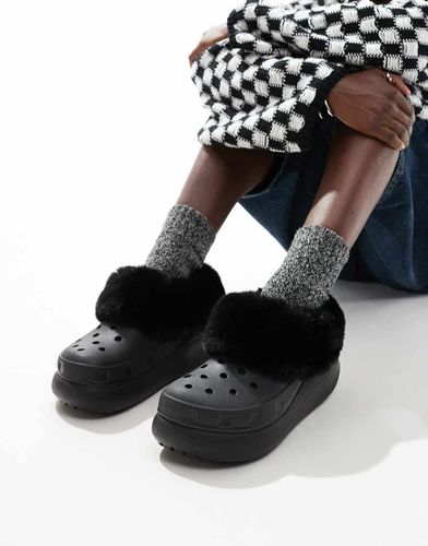 Furever Crush - Zoccoli neri con interno in pelliccia - Crocs - Modalova