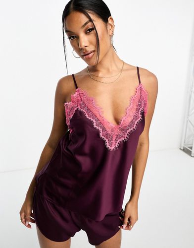 Cerise - Completo in raso con finiture in pizzo composto da canottiera e pantaloncini - Ann Summers - Modalova