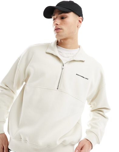 Felpa premium color crema con zip corta - Abercrombie & Fitch - Modalova