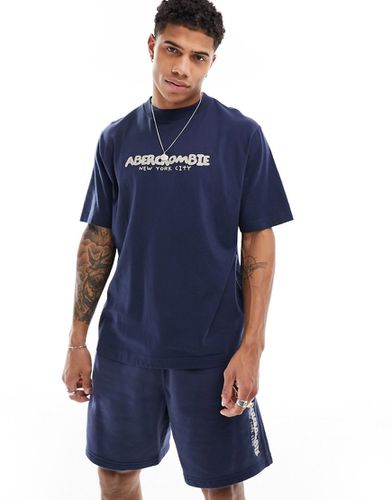 Mix & Match - T-shirt color blu scuro con logo ricamato - Abercrombie & Fitch - Modalova