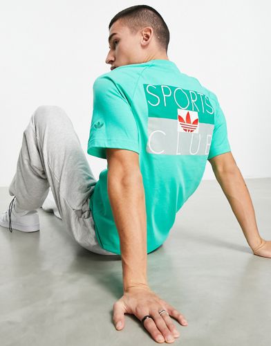 T-shirt con stampa sul retro con scritta "Sports Club" ad alta risoluzione, colore - adidas Originals - Modalova