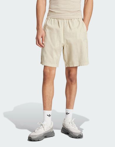 Trefoil Essentials + Dye - Pantaloncini beige - adidas Originals - Modalova